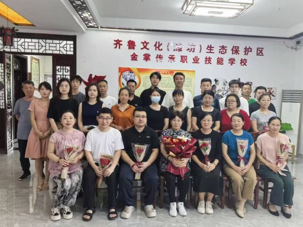 针推推拿培训班合影